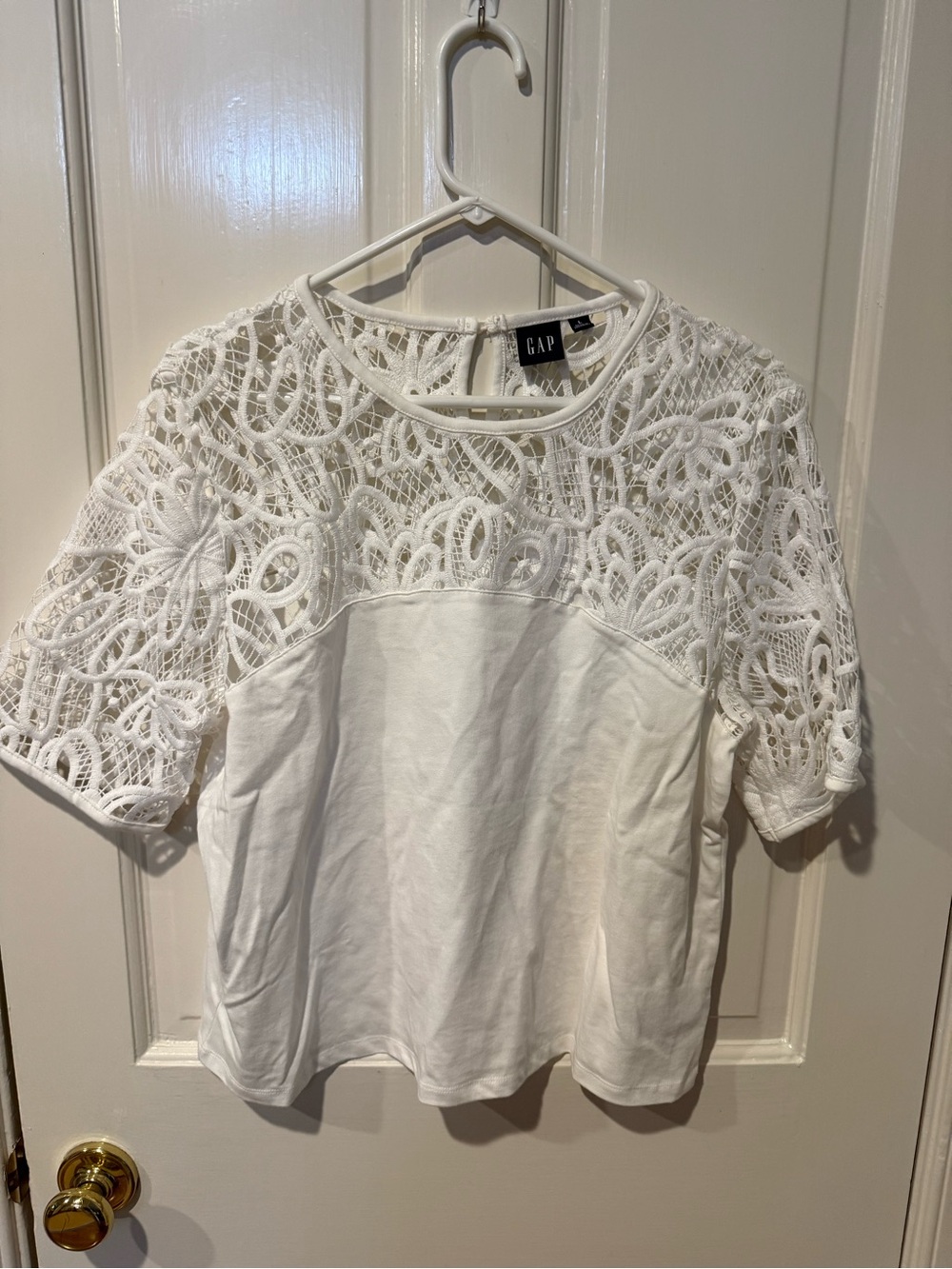 GAP White Lace Yoke Short Sleeve Top